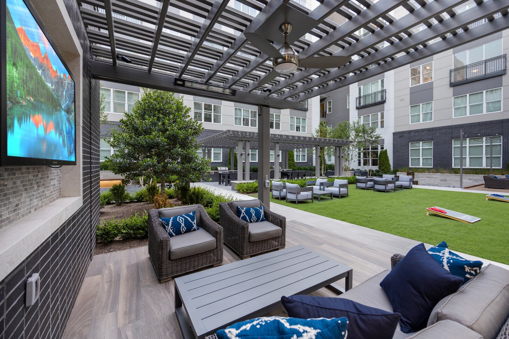 The Jones at tysons Amenity Outdoor Seating